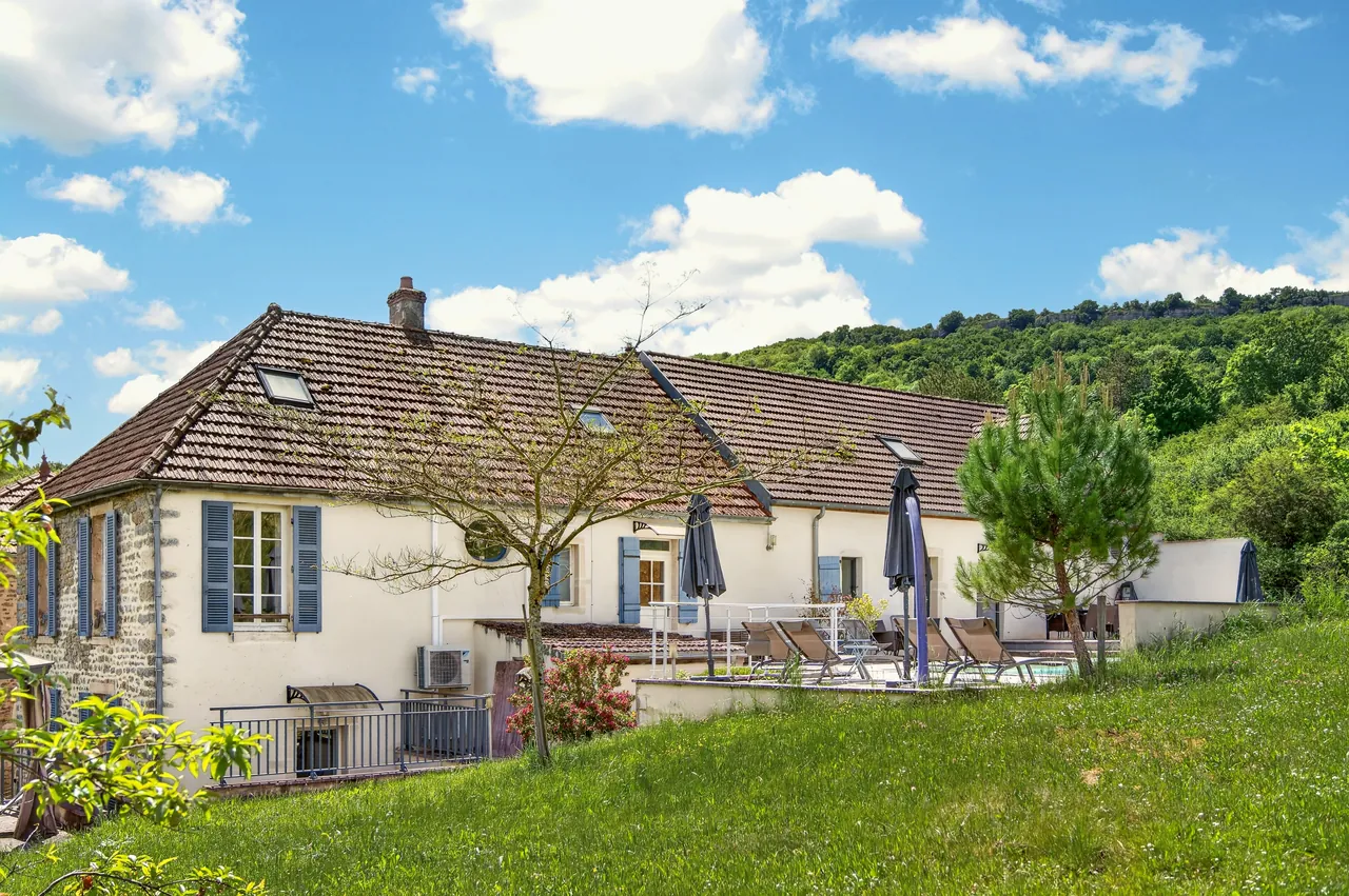 Maison jardin colline