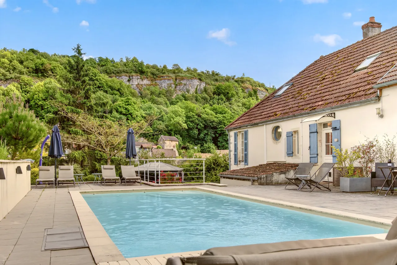 Piscine vue falaise