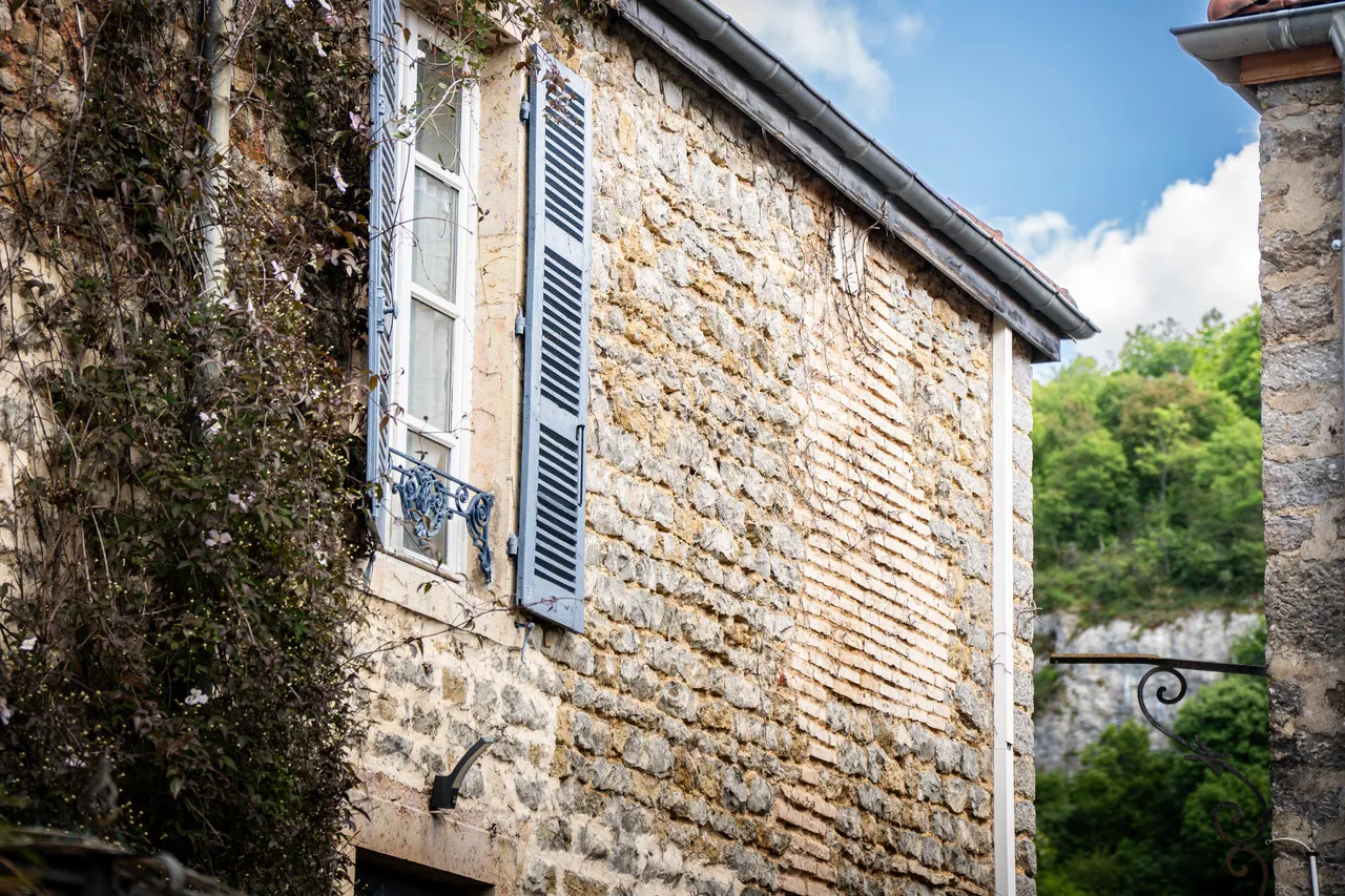 Façade pierre et volets
